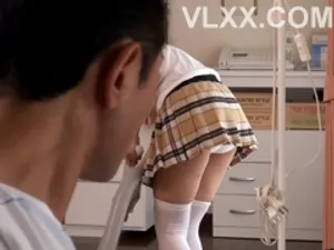 Bố dượng khốn nạn và hai bé con xinh đẹp