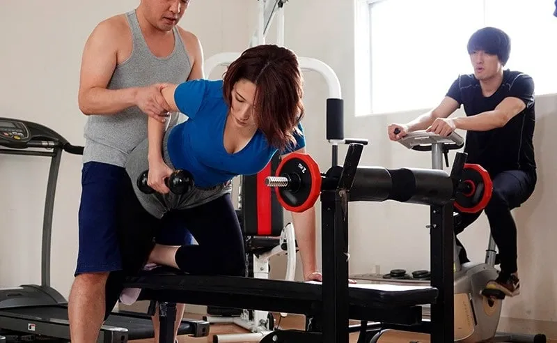 ông chồng phát hiện vợ yêu địt trộm với huấn luyện viên thể hình
